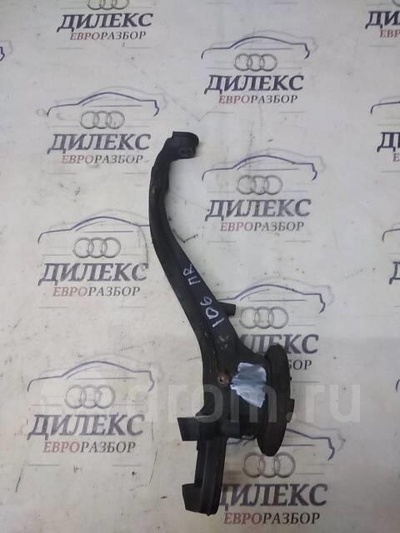 7L0407258A кулак поворотный VW Touareg 2002-2010 2005