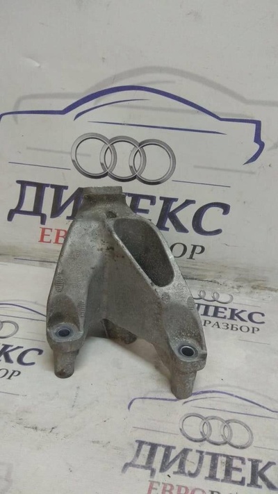 8k0199307bm кронштейн двигателя Audi Q5 2011