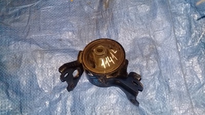 MN101574 подушка двигателя MITSUBISHI LANCER CY4A