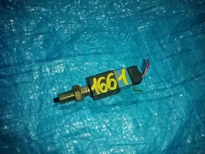 2532075A00 концевик под педаль тормоза NISSAN AVENIR RNW11