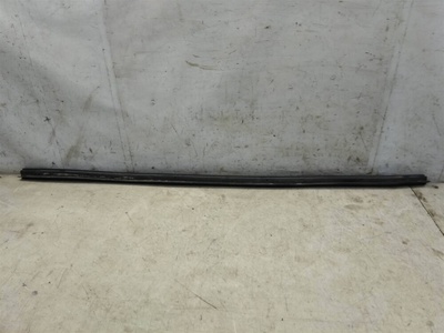 668300007R Уплотнитель капота renault Fluence 2010>