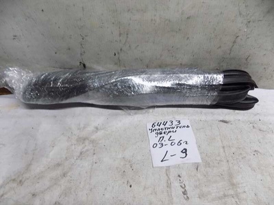 MR525759 Уплотнитель двери передней левой mitsubishi Lancer 9