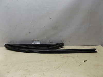 55399189AE Уплотнитель стекла двери задней левой jeep Grand Cherokee