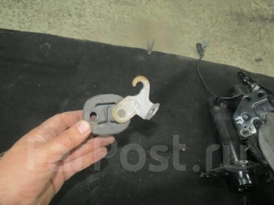 8e0253144af кронштейн глушителя Audi A4 (B7) 2004-2009 2006
