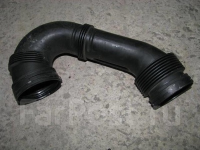 7L0129684A патрубок воздушного фильтра VW Touareg 2002-2010 2005