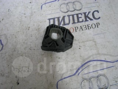 1K0121367P кронштейн радиатора VW Passat CC 2008-2017 2008