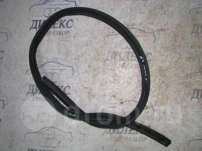 5n0823723b уплотнитель капота VW Tiguan 2007-2011 2009