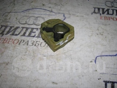 1K0121367S кронштейн радиатора VW Passat (B6) 2005-2010 2008