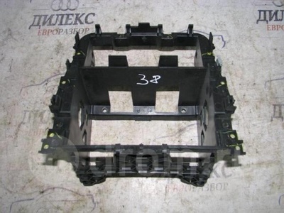 1k0858005d рамка магнитолы VW Jetta 2005-2011 2008