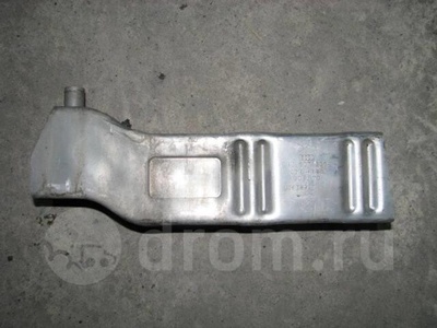 4B0807331E кронштейн усилителя заднего бампера Audi Allroad quattro 2000-2005 2003