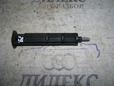 8E0945246B крепеж Audi A4 (B8) 2007-2015 2008
