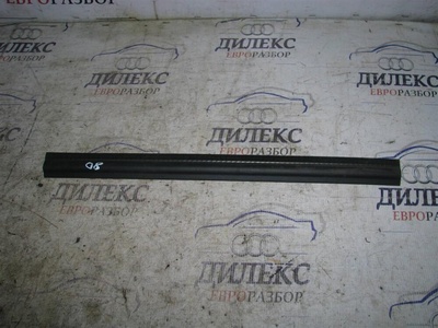 8K0121331K уплотнитель Audi A4 (B8) 2007-2015 2013