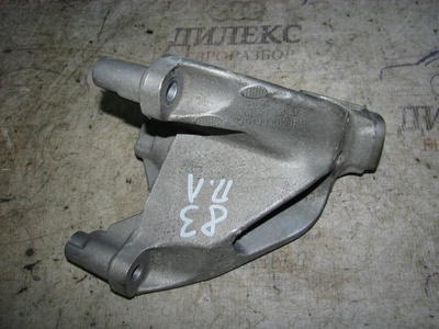 8K0199307bm кронштейн двигателя Audi Q5 2010