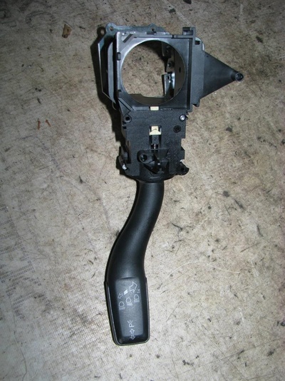 4E0953513G переключатель поворотов подрулевой Audi A6 (C6 4F) 2004-2011 2009