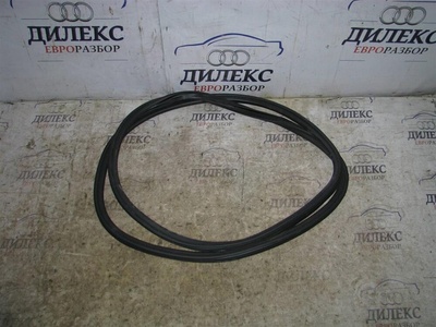 8R0831721D уплотнитель двери Audi Q5 2011