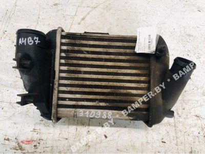 8E0145805 Интеркулер Audi A4 B7 2005