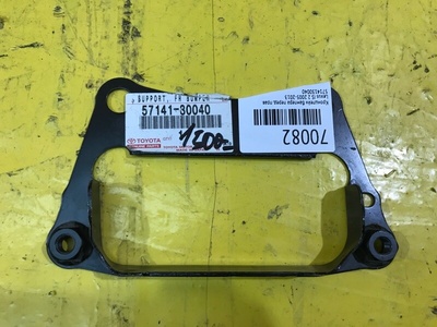 5714130040 Кронштейн бампера Перед. Lexus IS 2 2005-2013