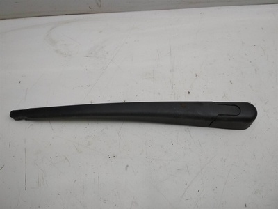 BP4K67421 Поводок стеклоочистителя заднего mazda 3 (ВК) 2002-2009