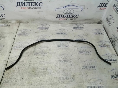 3C0823723 уплотнитель капота VW Passat (B7) 2011-2015