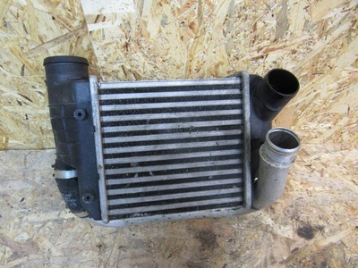 4F0145806AA интеркулер правый Audi A6 4F/C6 2010