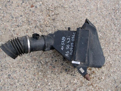 077133837N Корпус воздушного фильтра Audi S6 C5 2000