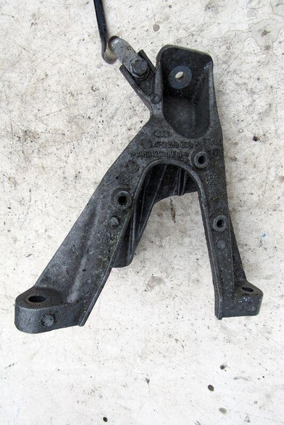 4F0199308P кронштейн двигателя правый Audi A6 4F/C6 2004