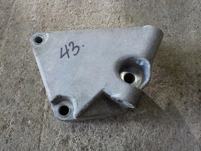 047903143L Кронштейн генератора Fabia 1999-2006 SKODA