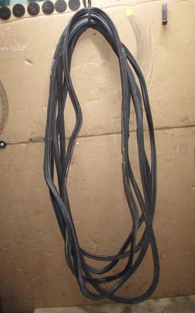 8T0823723A Уплотнитель Audi A4 B8 2009 ,8K0833721E