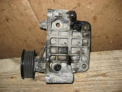 059903143K Кронштейн генератора Audi A4 B7 2007
