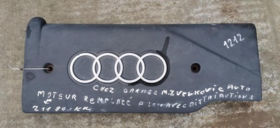 077103724c Декоративная крышка двигателя Audi A8 1998