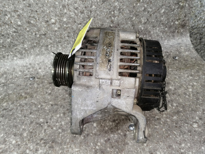 Генератор 1.6i , 1.8i , 1.8Ti , VALEO , 90A , 058903016E , под болты*** Audi A4 B5 1997