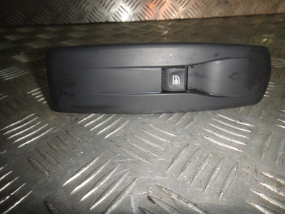 809600018R Кнопка стеклоподъемника Megane 3 (09-16)/Fluence (10-) пер R б\у (арт. )