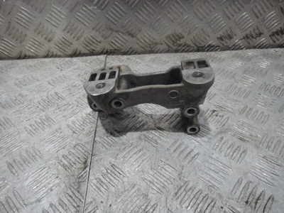6G9Q6030AB Кронштейн опоры ДВС Focus 2 (05-11) 1,8 TD R б\у (арт. )