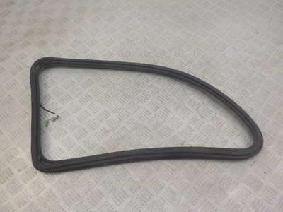 2516701939 Уплотнитель заднего кузовного стекла левого Mercedes-Benz R W251 2017 2005-