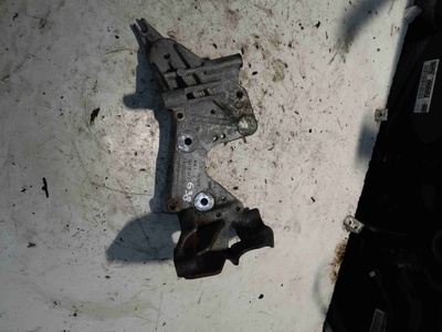 059130147p Кронштейн Audi A4 2009
