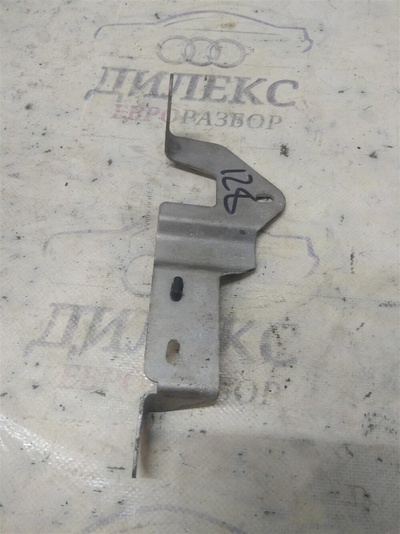 4E0616247 кронштейн (сопут. товар) Audi A8 [D3 4E] 2004-2010 2005