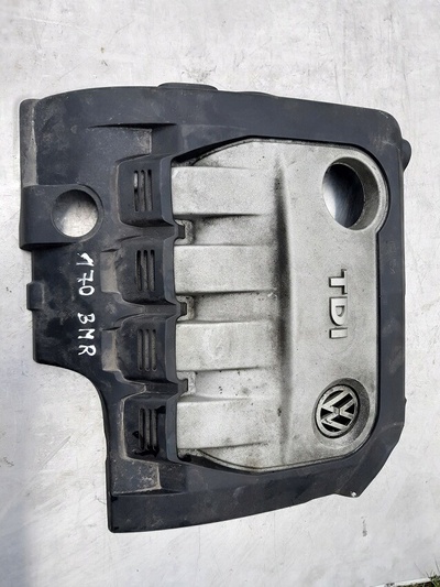 03G103967A крышка крышка на двигатель 2.0tdi bmr