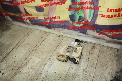 8273248021 Блок предохранителей Lexus RX300 MCU15 1998 82732-48021