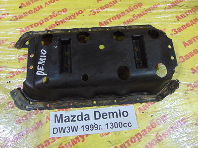 ZL011040YA Пластина поддона Mazda Demio DW3W 2001