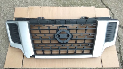 62310BZ50A nissan nv400 решетка радиатора решётка 62310 - bz50a 2010 -