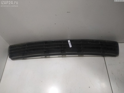 8D0807683 Решетка (заглушка) в бампер Audi A4 B5 (1994-2001) 1994