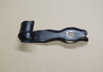 1658126070 rav4 12 - 18 крепление крепление змея шланг радиатора