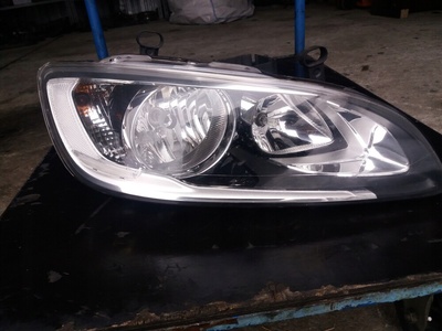 31420272 volvo v60 s60 ii рестайлинг фара левая h7