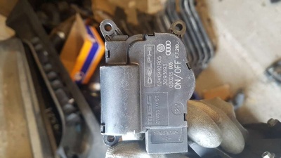 52411483R05 Моторчик заслонки печки Volkswagen Caravelle 2005