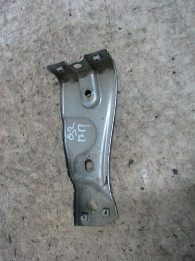 3c0821142 кронштейн крепления крыла VW Passat (B6) 2005-2010 2007