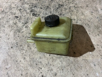 D06332690G Бачок гидроусилителя Mazda Demio I (DW) (1997–2003) 2000 D063-32-690G