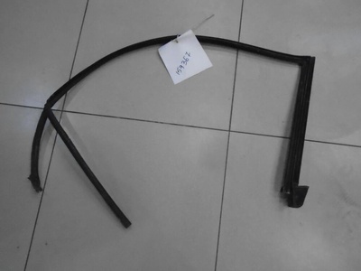 4E0837440L Уплотнитель стекла двери передней правой Audi A8 D3 2002-2010 2005