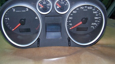 8Z0920900T audi a2 04 год 1.4 tdi спидометр часы европа