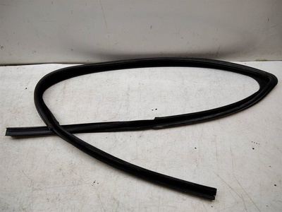 803315826R Уплотнитель стекла двери передней левой renault Logan 2005-2014