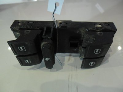 Кнопка управления стеклоподъемниками Volkswagen Golf-5 2008